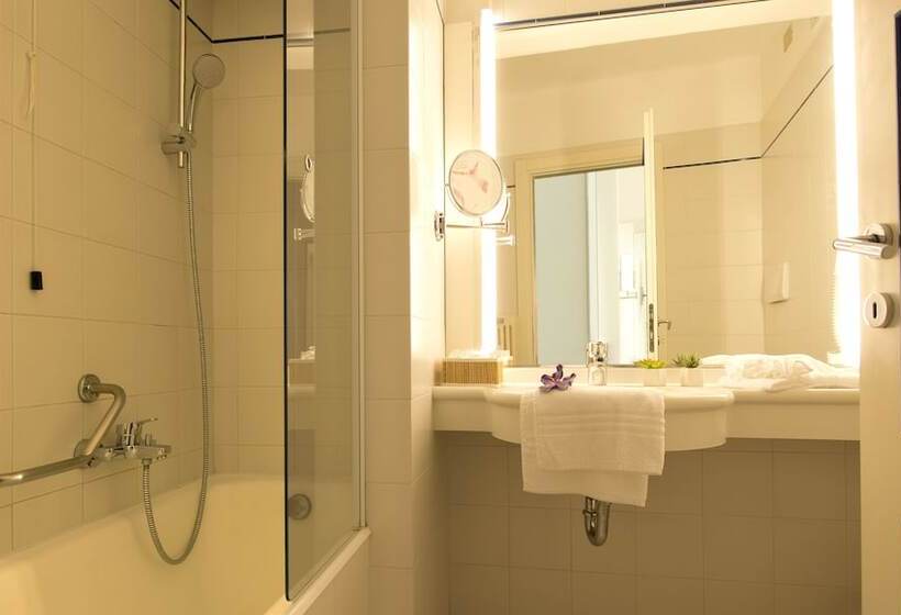 اتاق استاندارد چهار تخته, La Torre