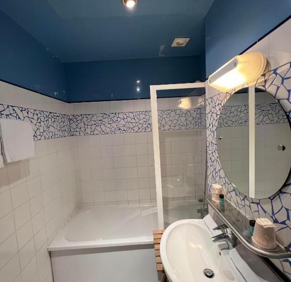 Quarto Triplo Estandar, Logis Hôtel & Restaurant   Les Bords De Seine
