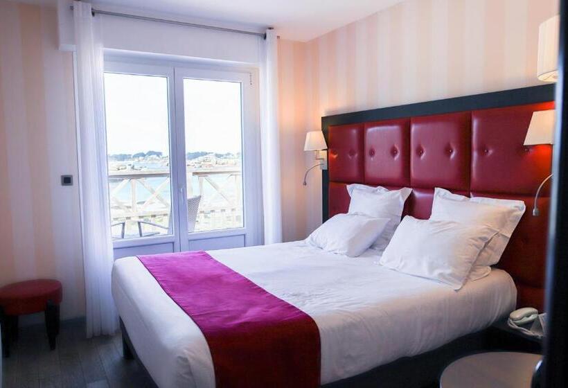 Номер Стандарт Вид на Море с Балконом, Logis Hôtel Saint Guirec Et De La Plage