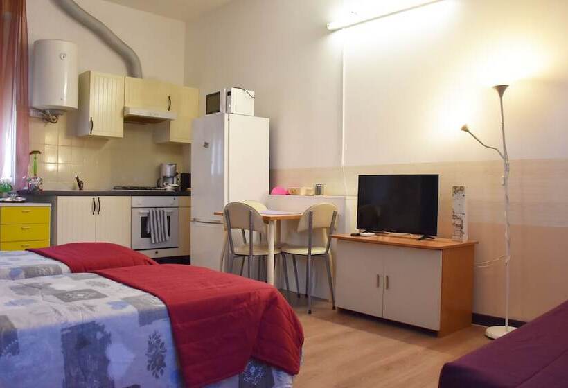 Студия Стандарт, B&b Via Roma