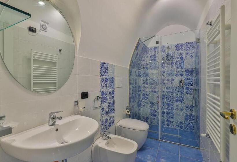 اتاق لوکس, Della Monica Rooms