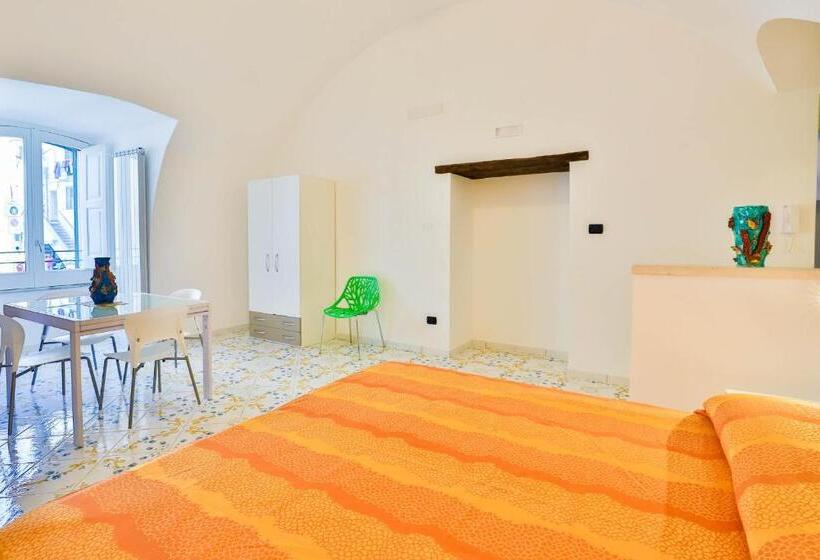 اتاق لوکس, Della Monica Rooms