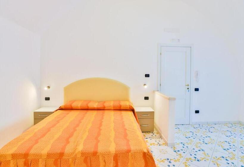 اتاق استاندارد, Della Monica Rooms