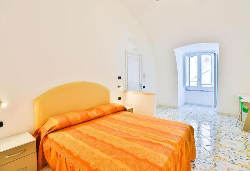 اتاق استاندارد, Della Monica Rooms