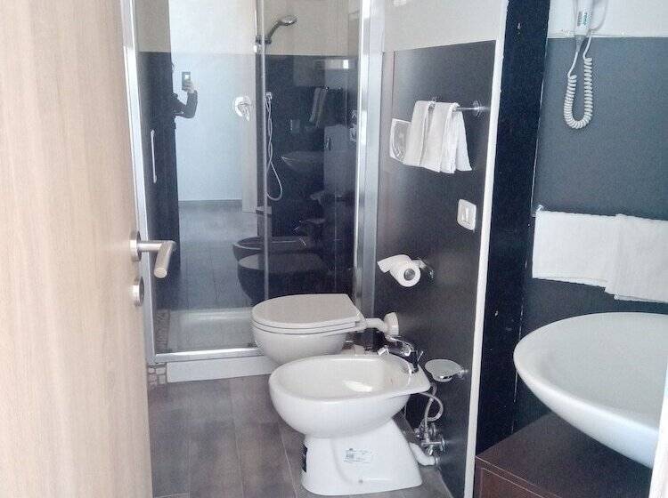 اتاق استاندارد چهار تخته, Biancopineta B&b