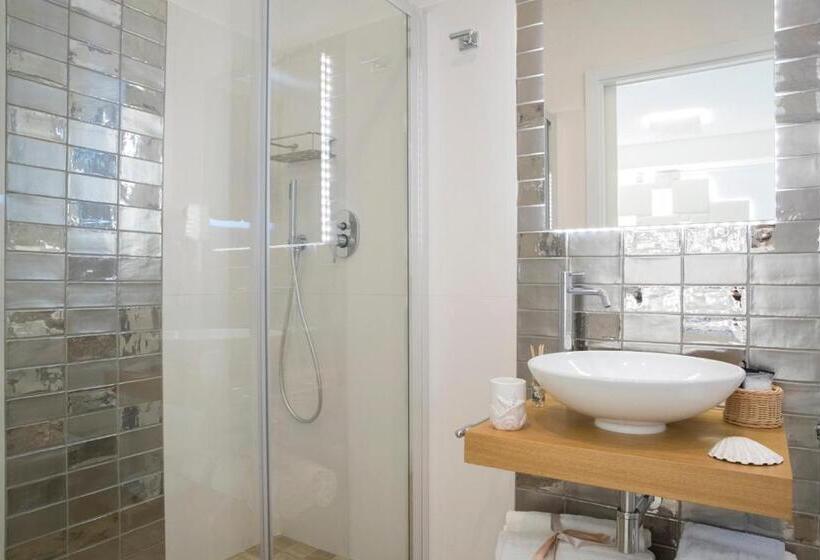 اتاق استاندارد چهارنفره با بالکن, Il Mare Dentro Rooms