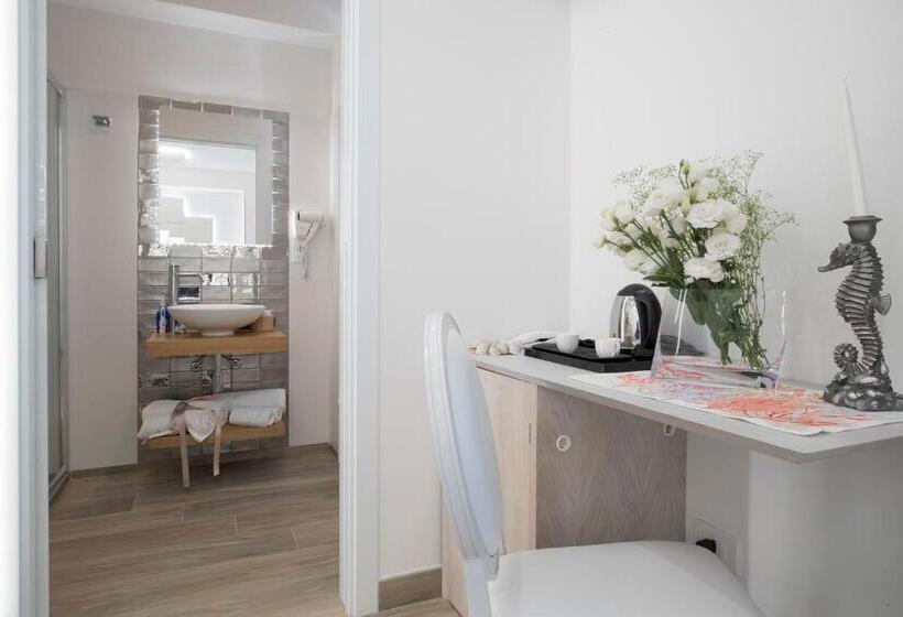 اتاق استاندارد چهارنفره با بالکن, Il Mare Dentro Rooms