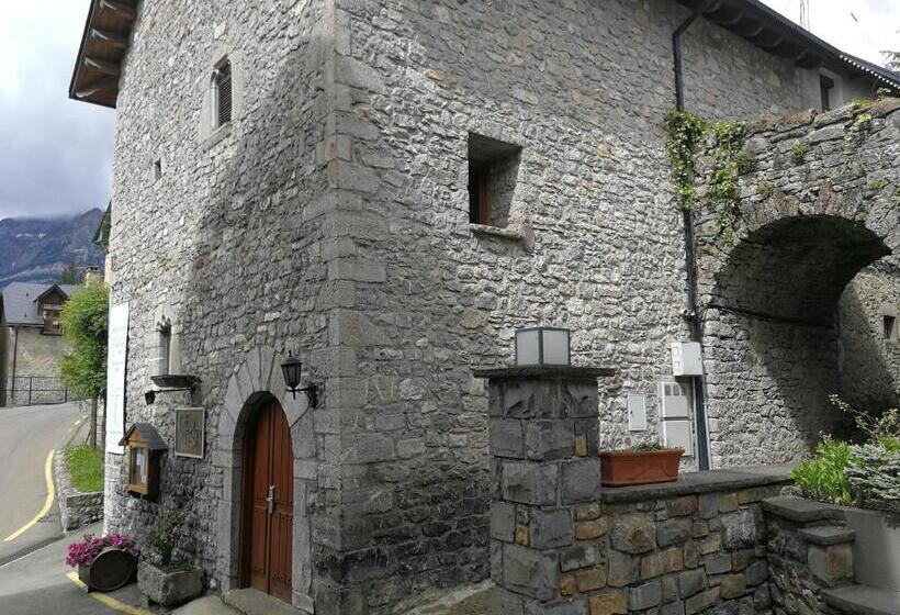 Полулюкс, Abadia Del Pirineo
