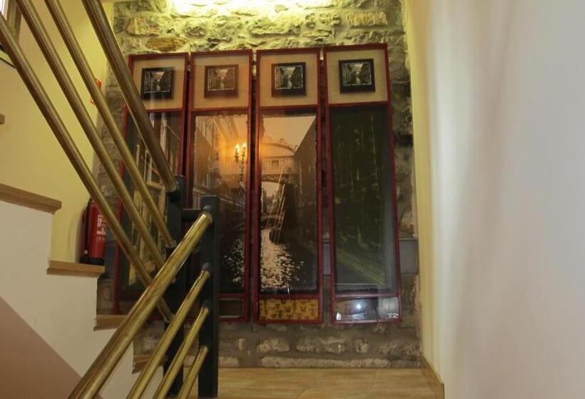 Люкс, Abadia Del Pirineo