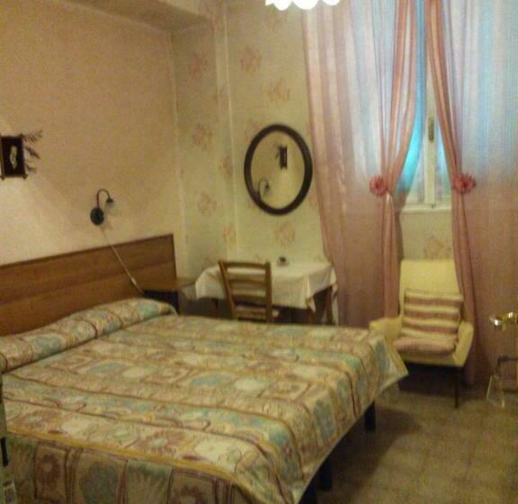 اتاق استاندارد, Pensione Santa Chiara Di Biancheri Katia