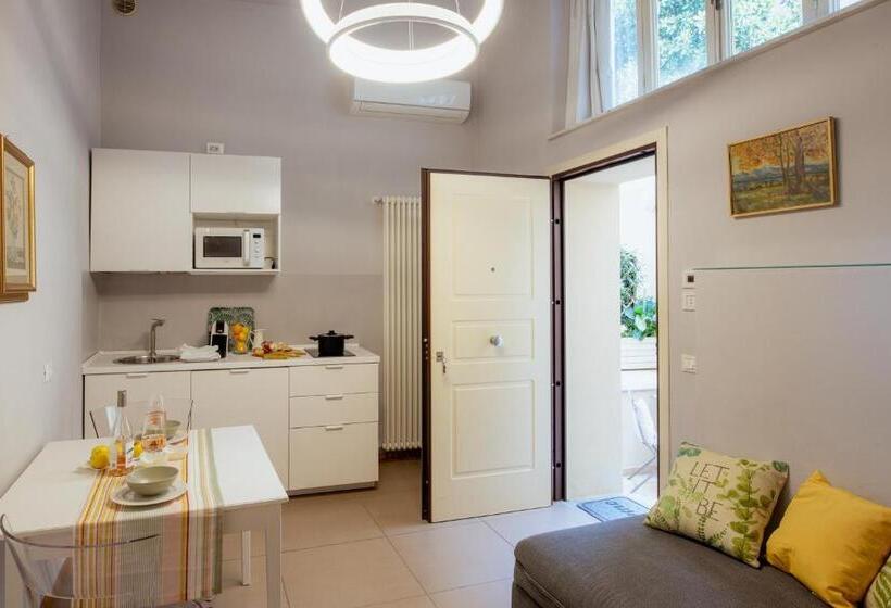 استودیوی لوکس, Il Cortile Di Elisa & Our Flats