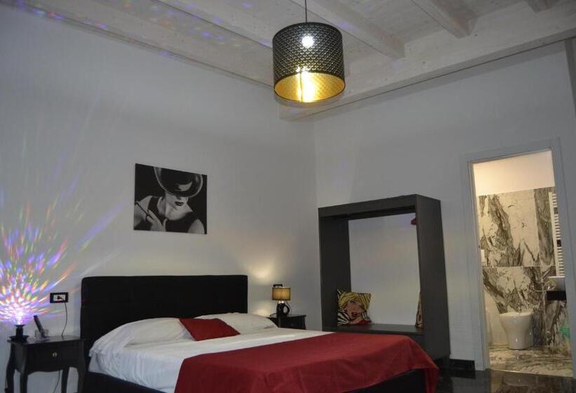 اتاق استاندارد چهارنفره با چشم‌انداز باغ, Garda Relais Luna Blu