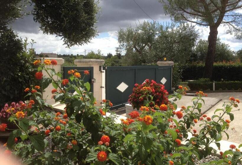 חדר משפחתי, Casa Delle Rondini