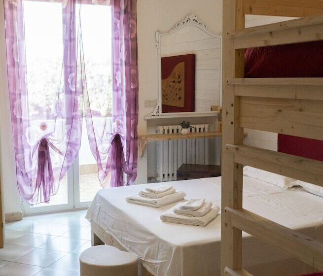 泳池景标准四人房间, Villa Lina Bed&breakfast