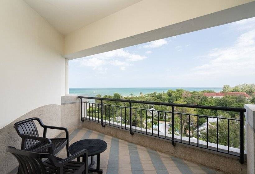 סוויטת ג'וניור נוף לים, Hilton Hua Hin Resort & Spa