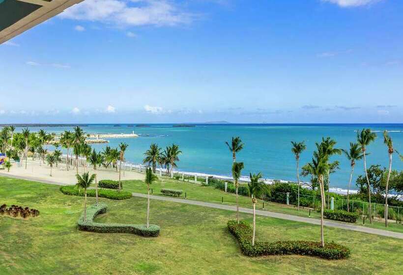 주니어 스위트 킹사이즈 침대, Hilton Hua Hin Resort & Spa