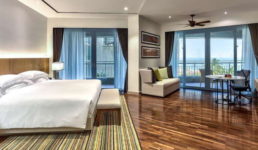 סוויטת ג'וניור אקזקיוטיב, Hilton Hua Hin Resort & Spa