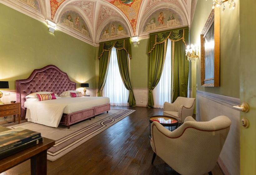 سوییت لوکس, Grand Hotel Cavour