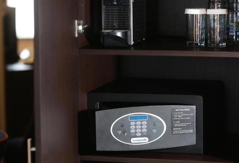 Номер Стандарт Адаптированный для Инвалидов, Holiday Inn Belfast, An Ihg