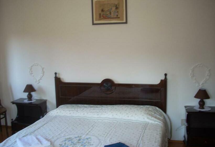 اتاق ساده سه‌ نفره, Bed And Breakfast Al Laghetto