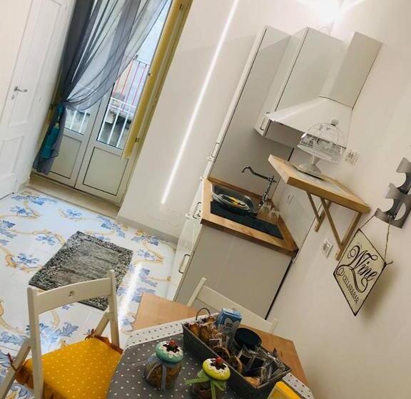 آپارتمان 1 خوابه با بالکن, B&b Le Statuine