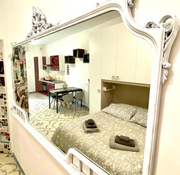 آپارتمان 1 خوابه با بالکن, B&b Le Statuine