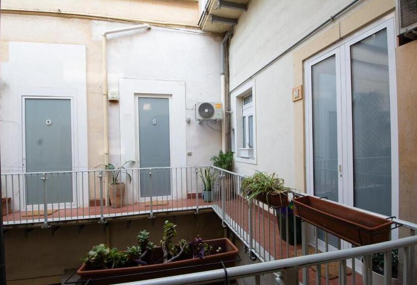 اتاق کلاسیک سه تخته, Catania Central Rooms