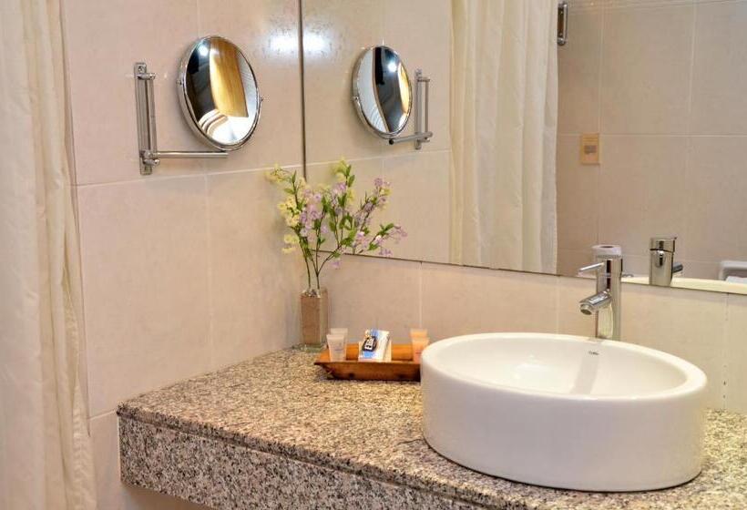 수피리어 트리플 룸, Armon Suites