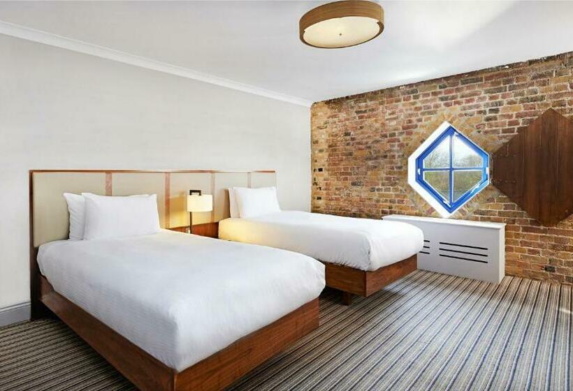 Номер Стандарт, Doubletree By Hilton  London  Docklands Riverside