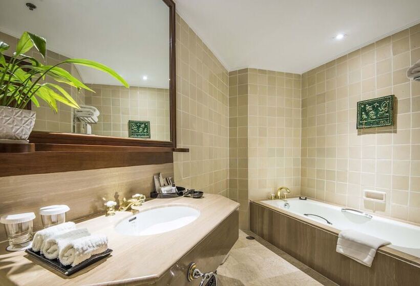 Club Suite, Chatrium Royal Lake Yangon