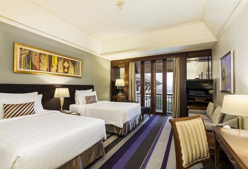Club Room, Chatrium Royal Lake Yangon