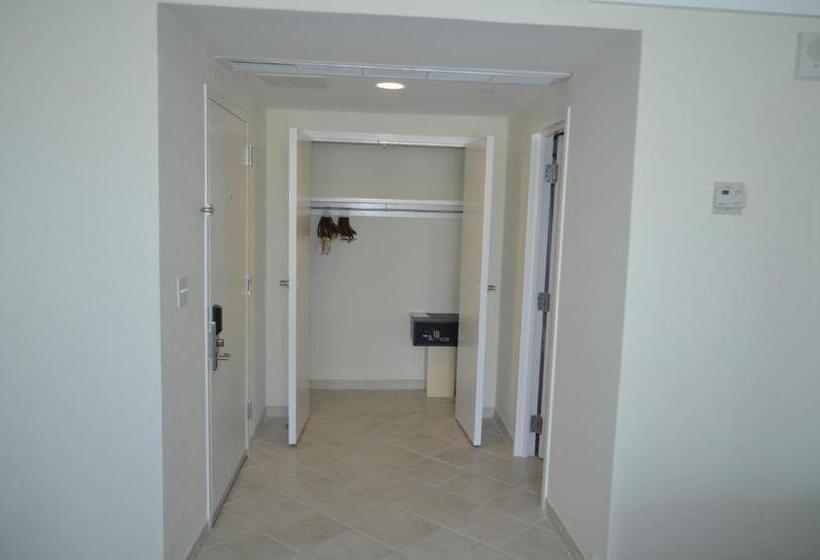 اتاق استاندارد با چشم‌انداز دریا, Lighthouse Pointe At Grand Lucayan Resort