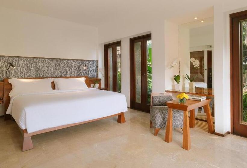 带大床的套房, Maya Ubud Resort & Spa