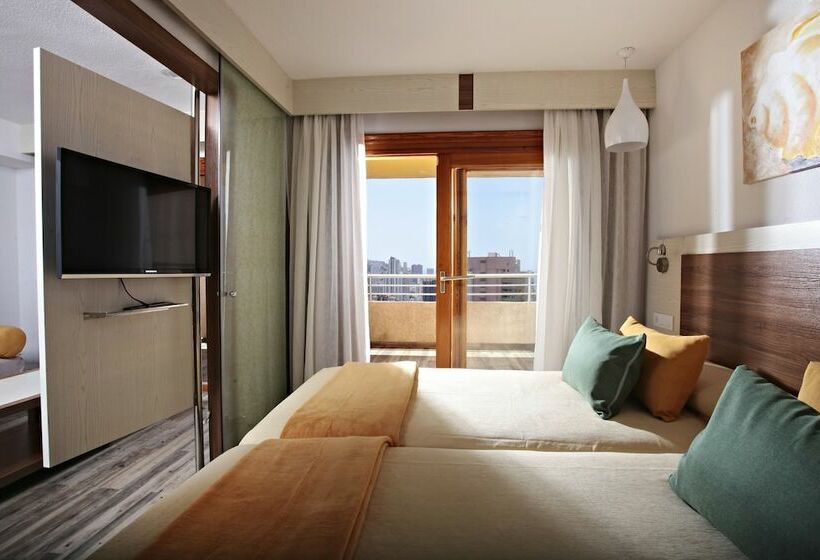 سوییت با چشم‌انداز استخر, Sandos Benidorm Suites