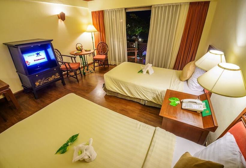 Номер Superior, Seaview Patong Hotel   Sha Plus