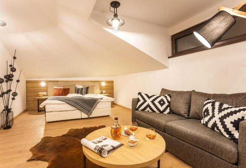 Family Suite, Complex Vazrozhdentsi