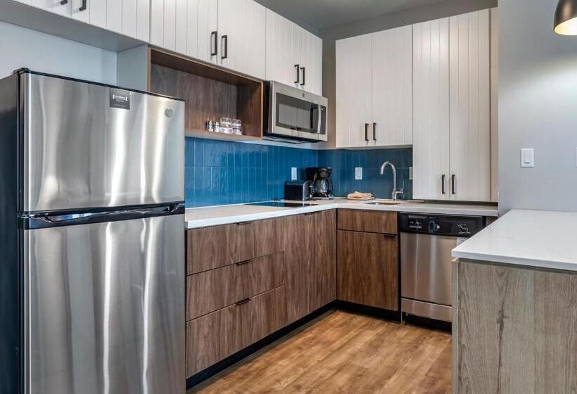 Люкс Кровать Кинг, Staybridge Suites Grand Prairie Near Epic Central, An Ihg