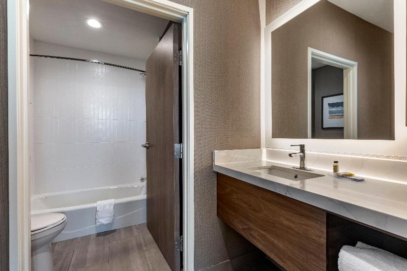 Люкс Кровать Кинг, Staybridge Suites Grand Prairie Near Epic Central, An Ihg