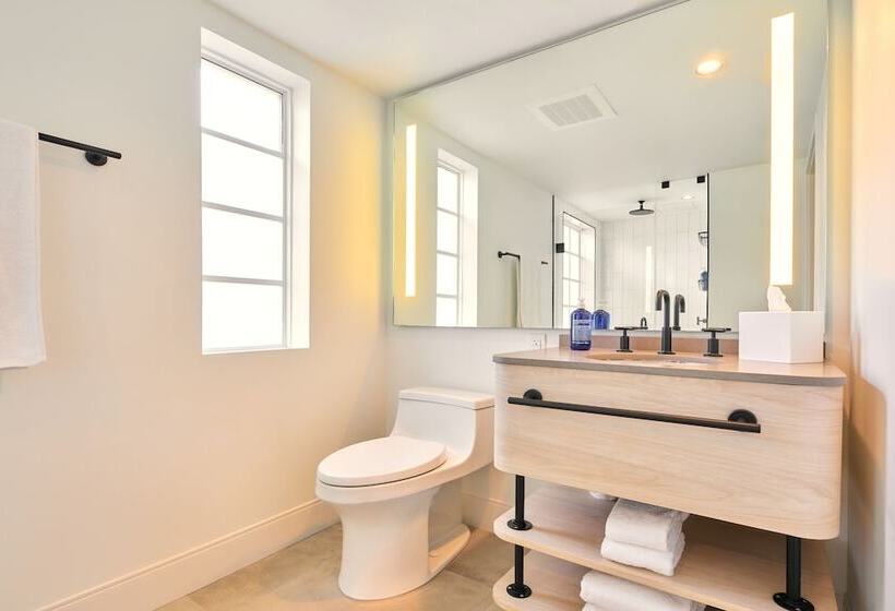 Standart Oda, Greystone   Adults Only