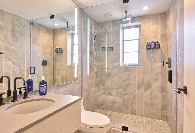 Standart Oda, Greystone   Adults Only