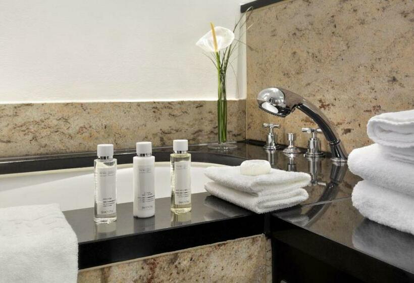 سوییت, Metropolitan Hotel By Flemings