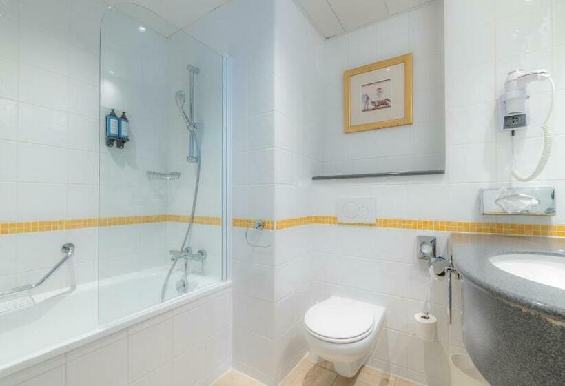 Standard Connecting Room, Le Grand Magic