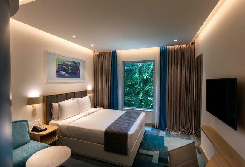 带特大床的标准间, Holiday Inn Express & Suites Bengaluru Old Madras Road, An Ihg