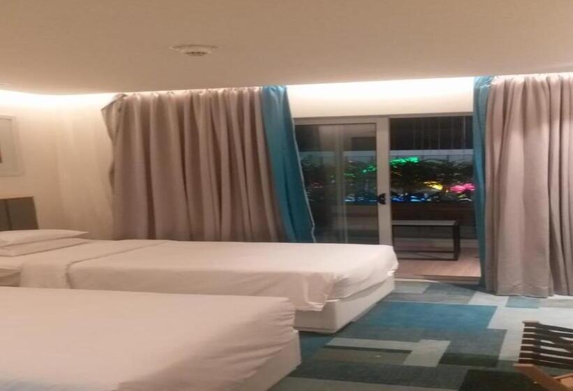 标准间带阳台, Holiday Inn Express & Suites Bengaluru Old Madras Road, An Ihg