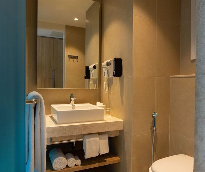 标准间带阳台, Holiday Inn Express & Suites Bengaluru Old Madras Road, An Ihg