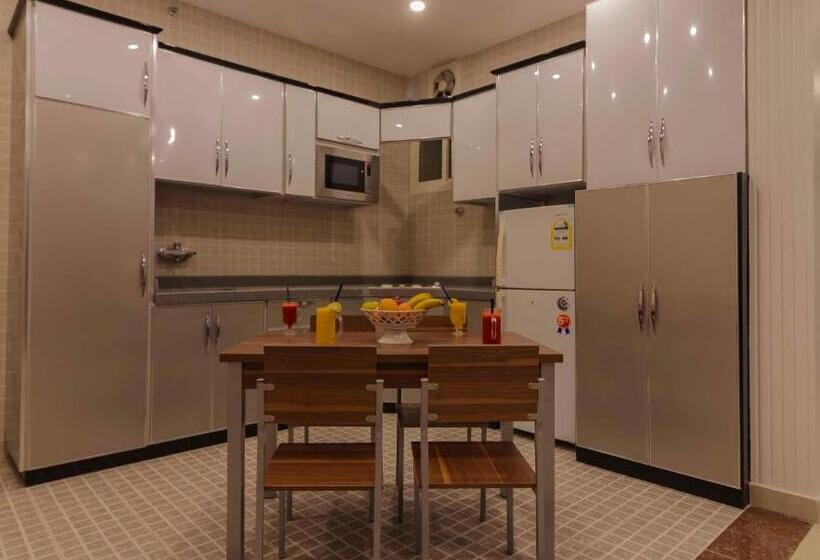 Апартаменты 3 Спальни, Nukhbat Al Makan Apartment