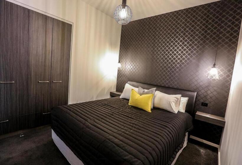 Апартаменты Premium 2 Спальни, Indulge Apartments  Cbd