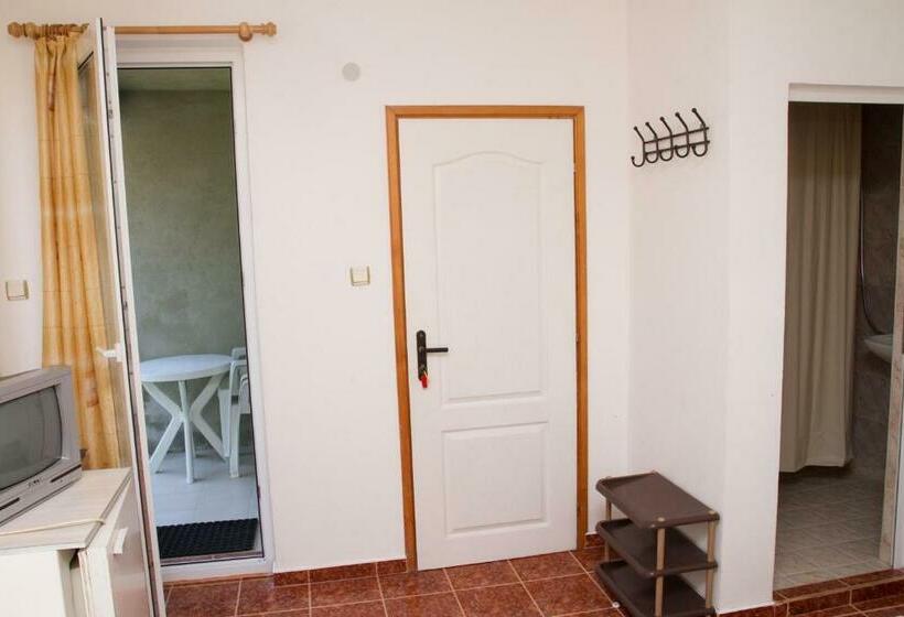 Номер Стандарт Трехместный, Guest House Sokratovi