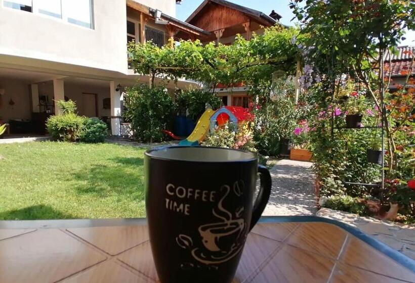 Четырехместный Номер Стандарт, Guest House Sokratovi