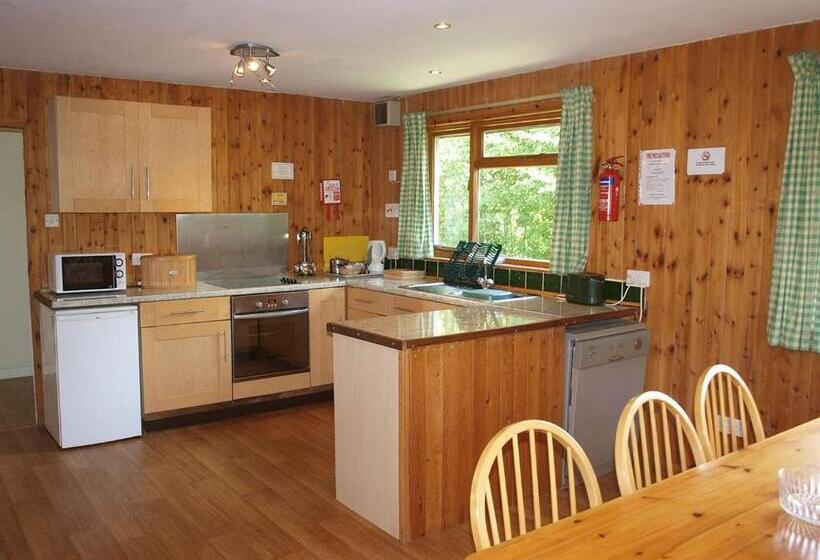 Дом 4 Спальни, Eastcott Lodges